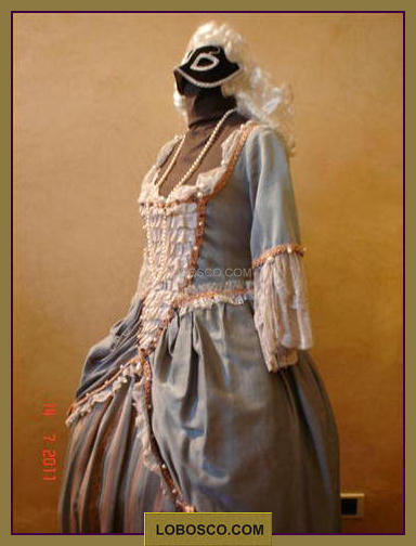 lobosco.com_00003147_abiti_donna_1700_woman_dress_maschere_veneziane_venetian_mask_azzurro_sky_costumi_abiti_teatrali_storici_carnevale_spettacolo_costumes_clothing_theatrical_historical_carnival_performance_colombina.jpg